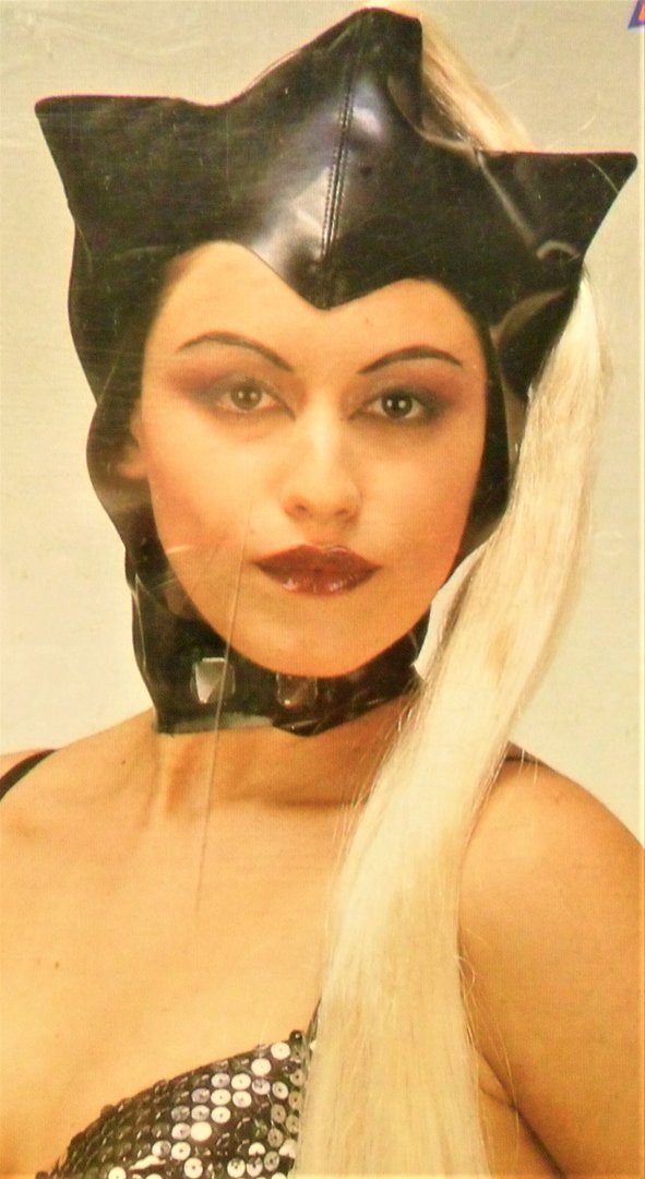 Pussycat Blonder Perückenzopf mit Cappe schwarz